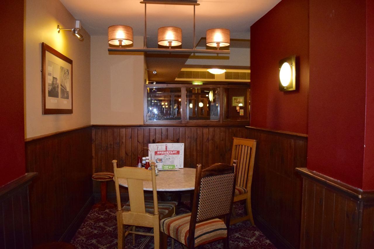 The Golden Acorn Wetherspoon Hotel Glenrothes Exterior foto