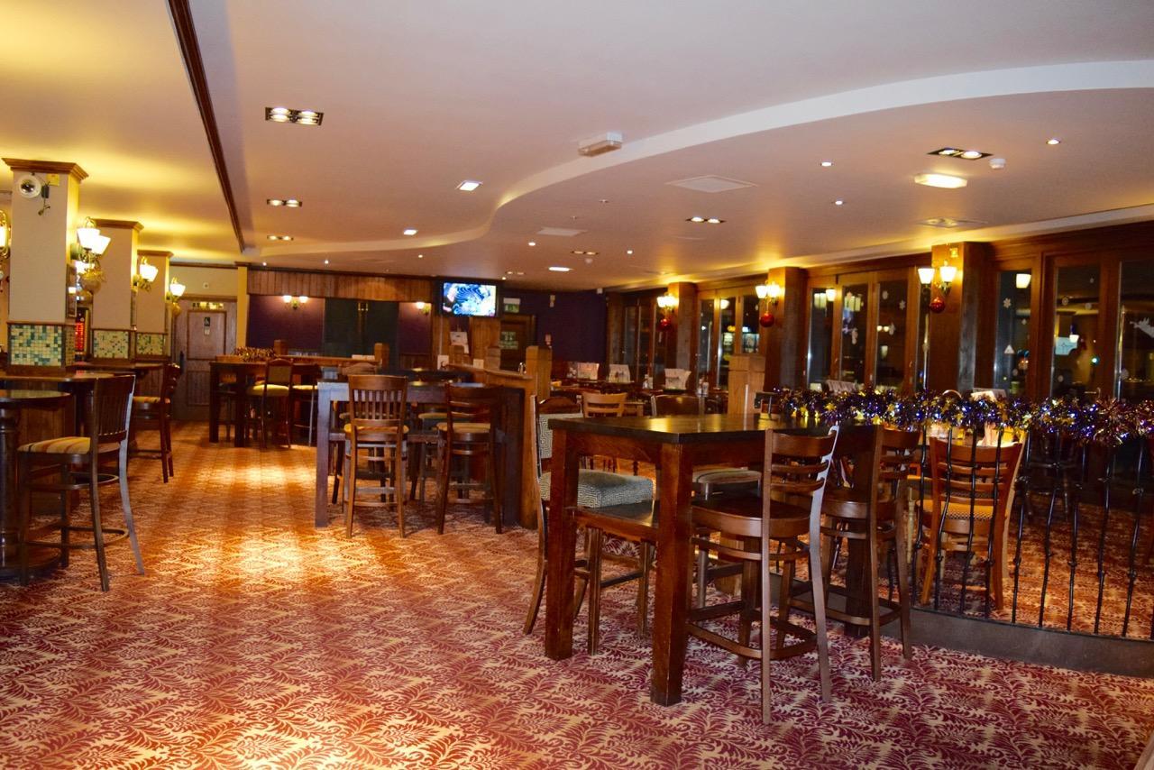 The Golden Acorn Wetherspoon Hotel Glenrothes Exterior foto
